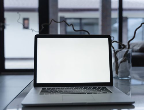 Como Configurar um Portátil Empresarial do Zero: Guia Completo para Novos Postos de Trabalho