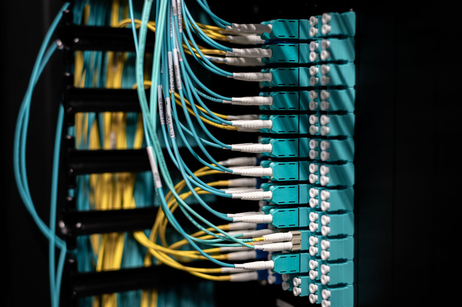 MEGABIT - Soluções Completas em Servidores e Infraestrutura
